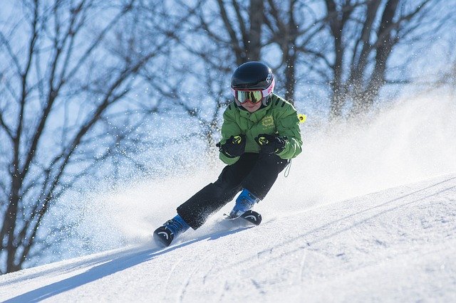 HOW TO SELECT A CHILD’S SKI HELMET